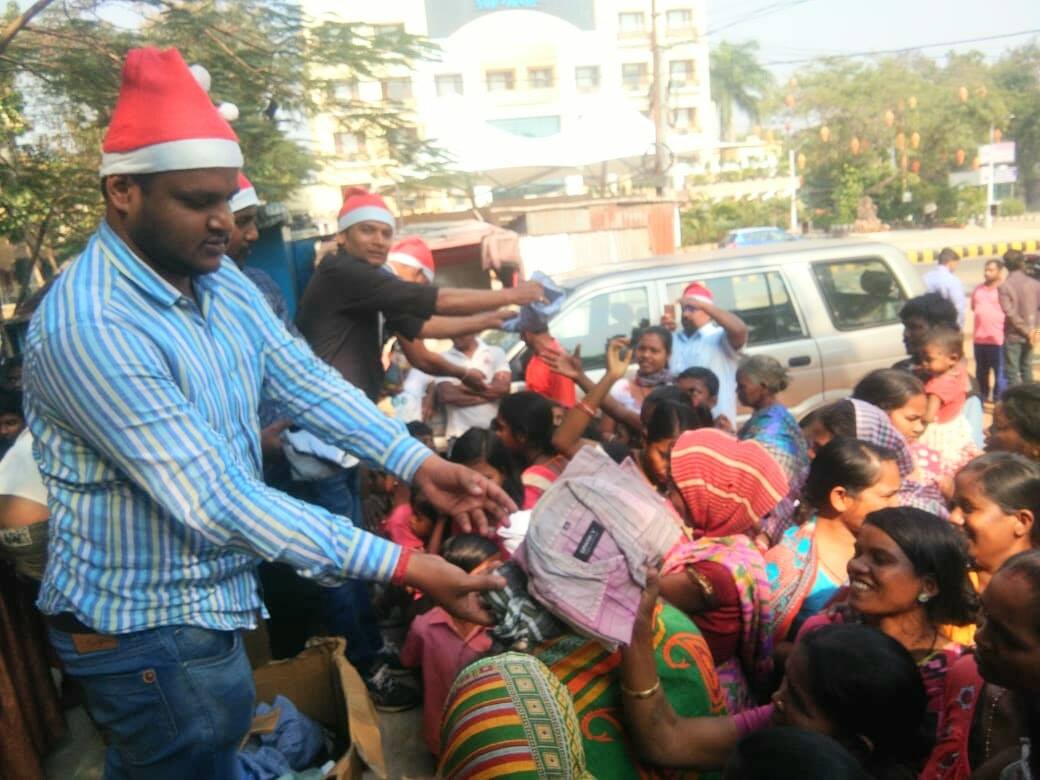WHY SHOULD SANTA BELONG TO THE FORTUNE ONLY!! – DISGUISED SANTA VISITS SLUM TO TURN WISHES INTO REALITY